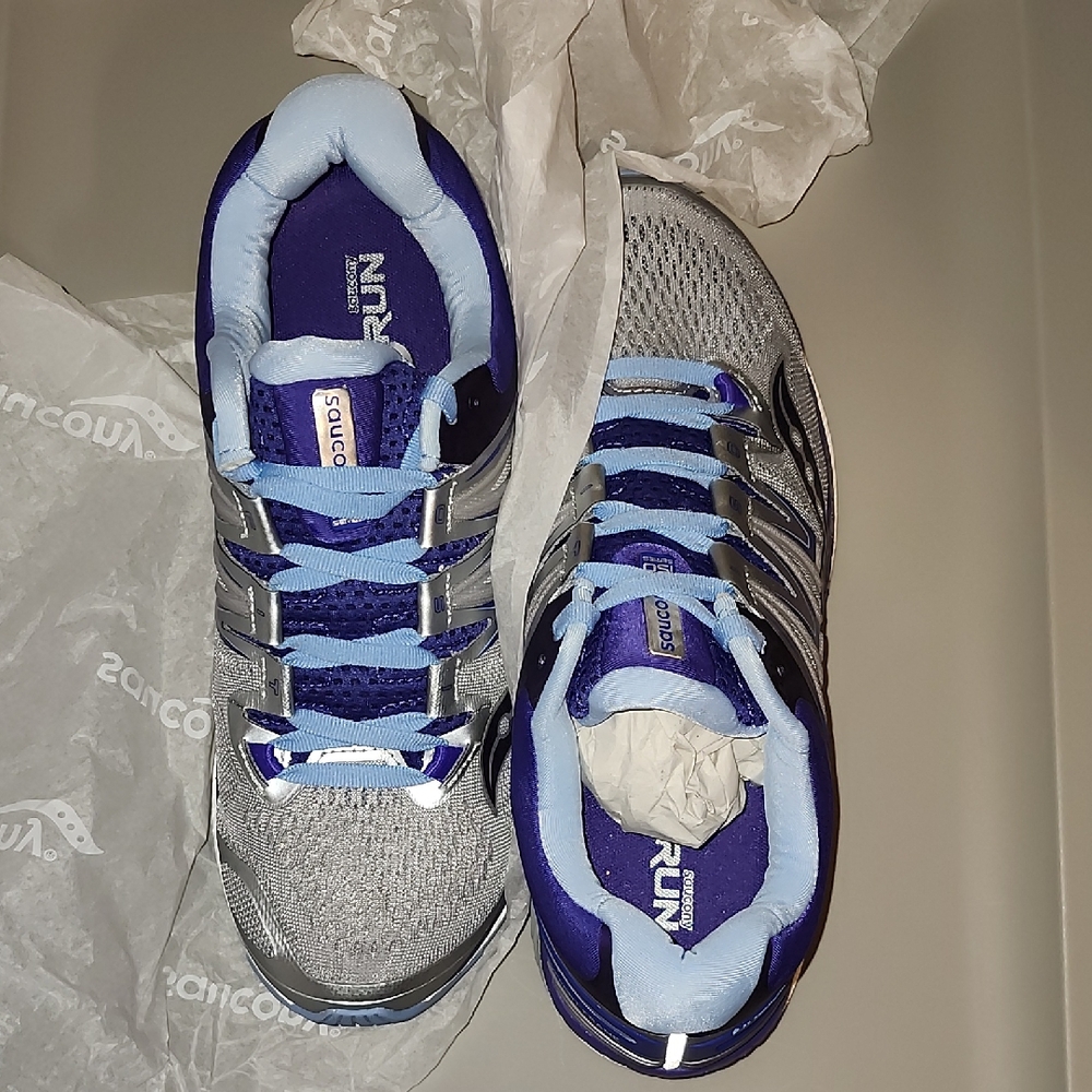 Saucony Women's Hurricane 4 ISO Wide Running Shoe